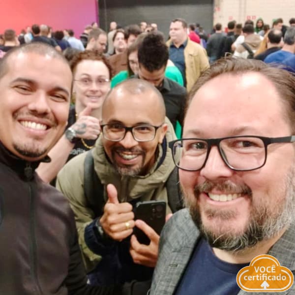 amigos na fila aws summit 2024