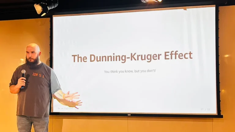 Darko Mesaroš explicando o efeito Dunning-Kruger